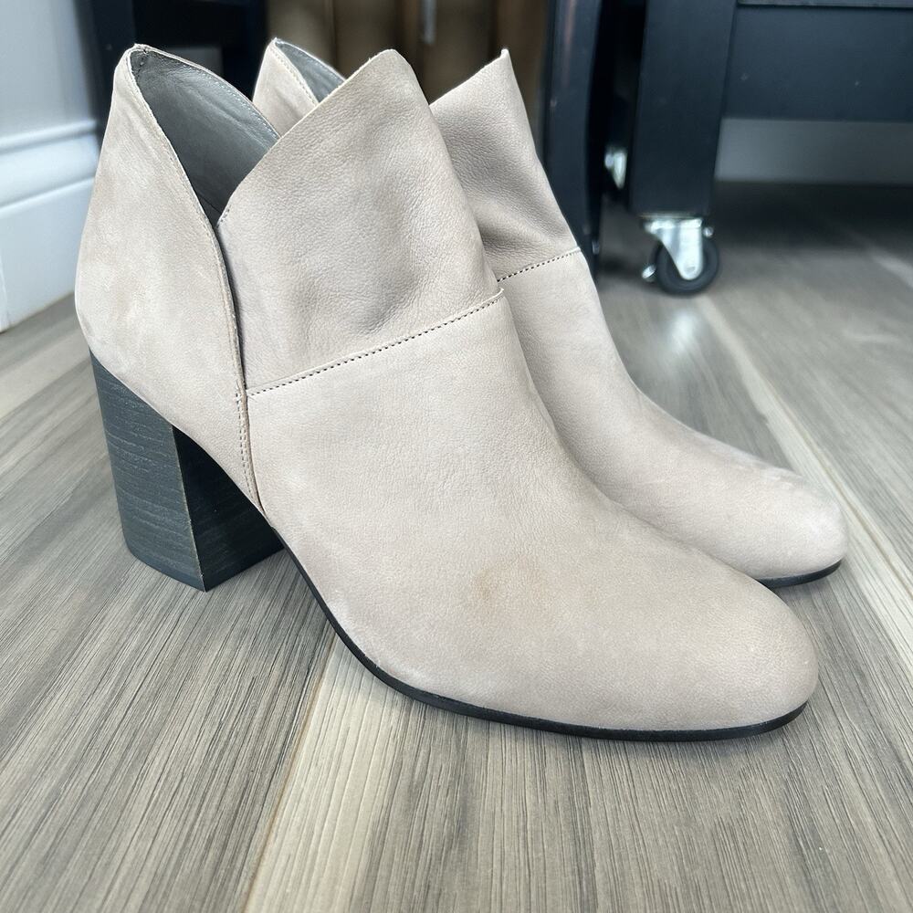 Eileen Fisher Sz 9 Taupe Nubuck Leather Ankle Booties Block Heel Tulip/Leaf